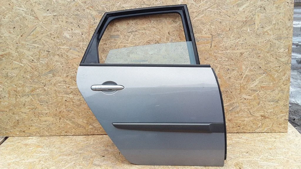 Rear door – right