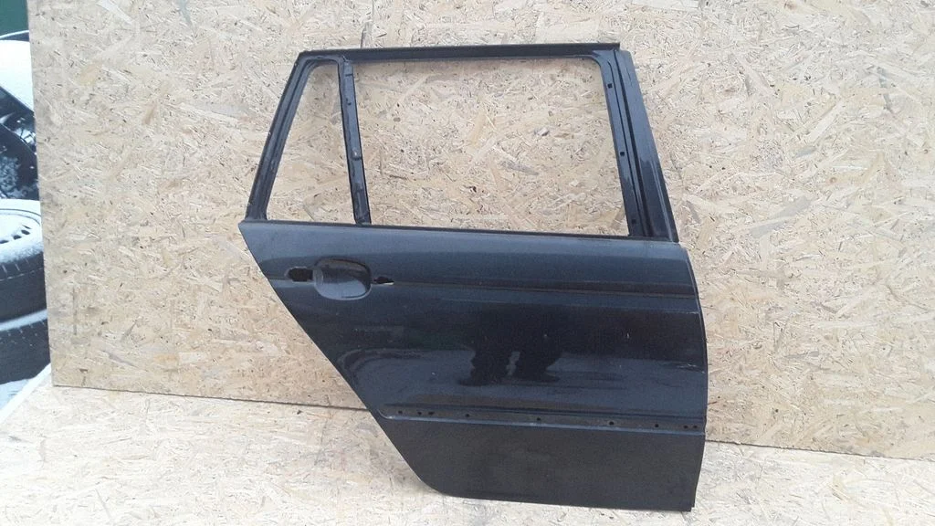 Rear door – right