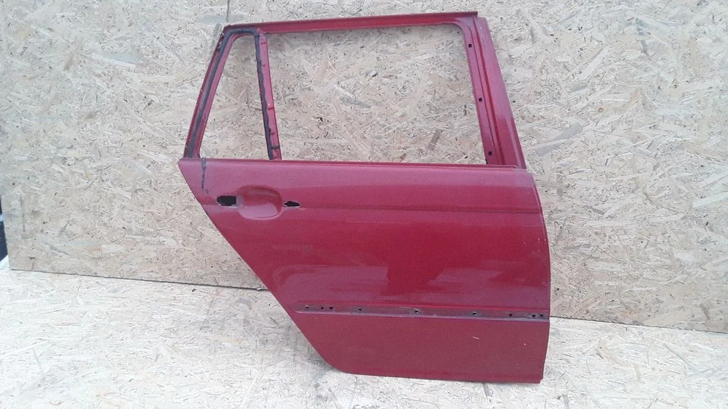 Rear door – right
