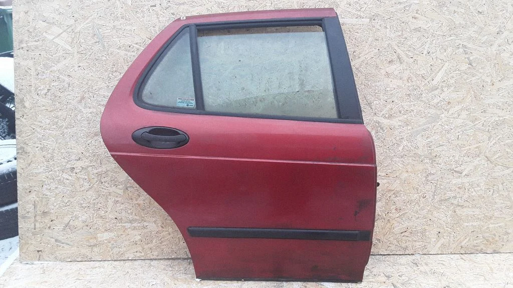 Rear door – right