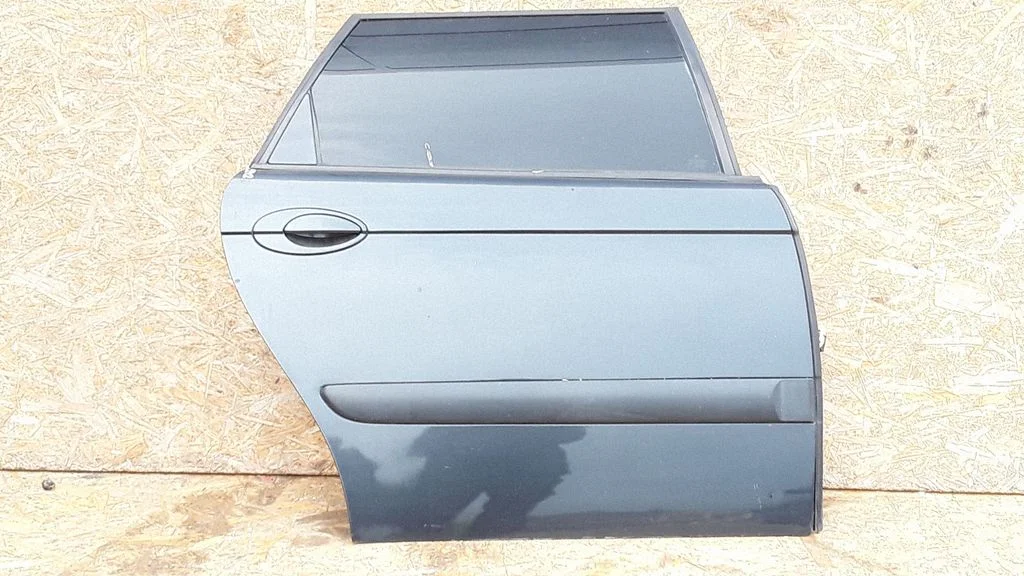 Rear door – right