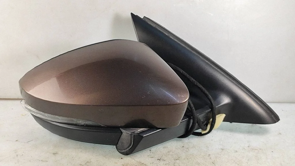 Front door electric wing mirror E1021275