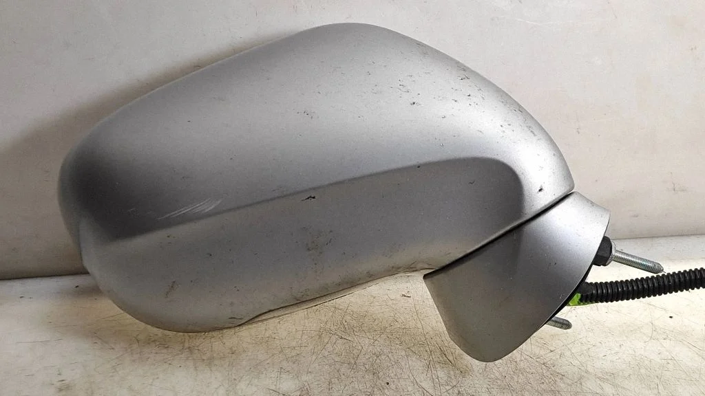 Front door electric wing mirror E13021097