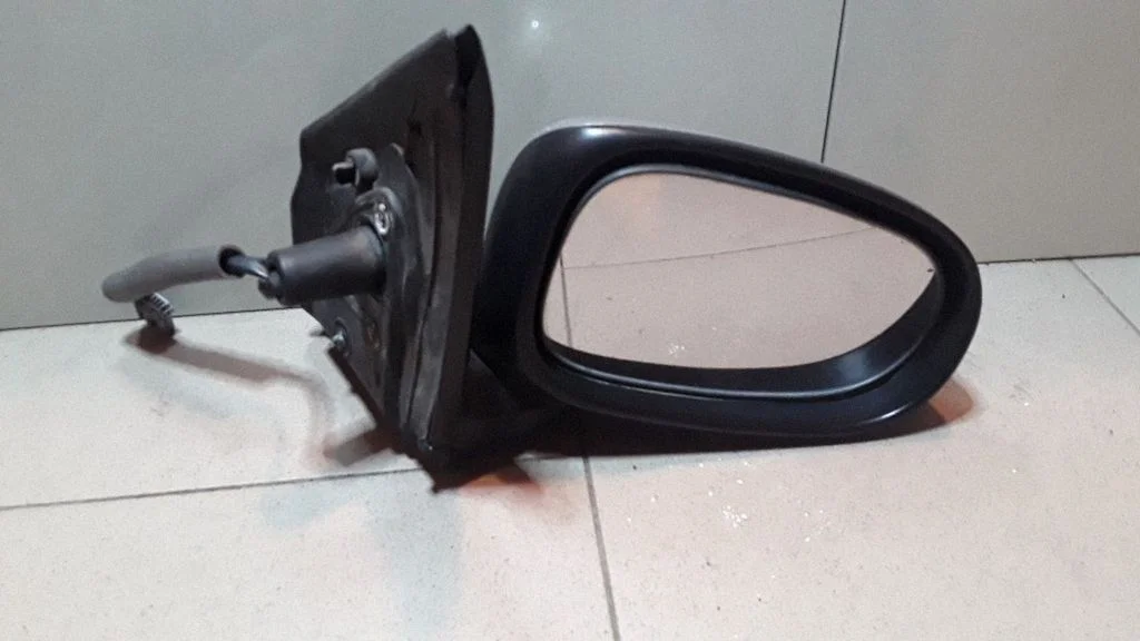 Esiukse elektriline välispeegel – Nissan Almera N16 (2000-2010)