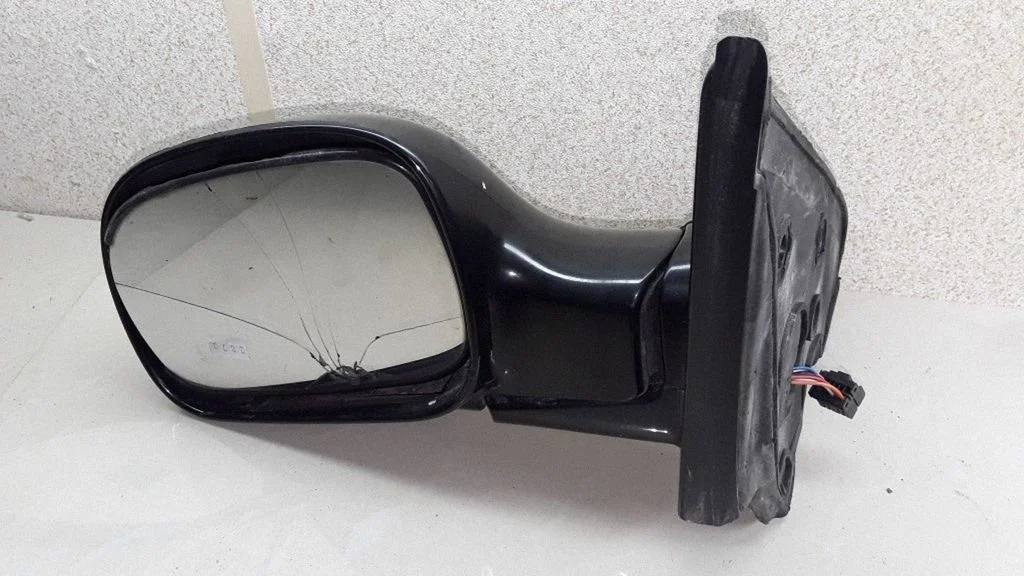Front door electric wing mirror E1010677