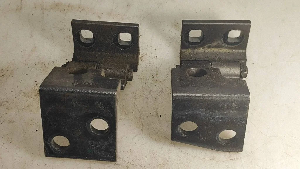 Tagaukse hingede komplekt – BMW X5 E53 (1999-2006)