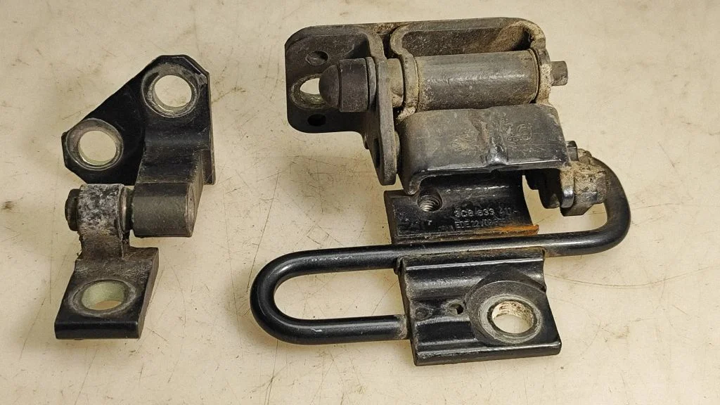 Tagaukse hingede komplekt – Volkswagen Passat CC (2008-2016)
