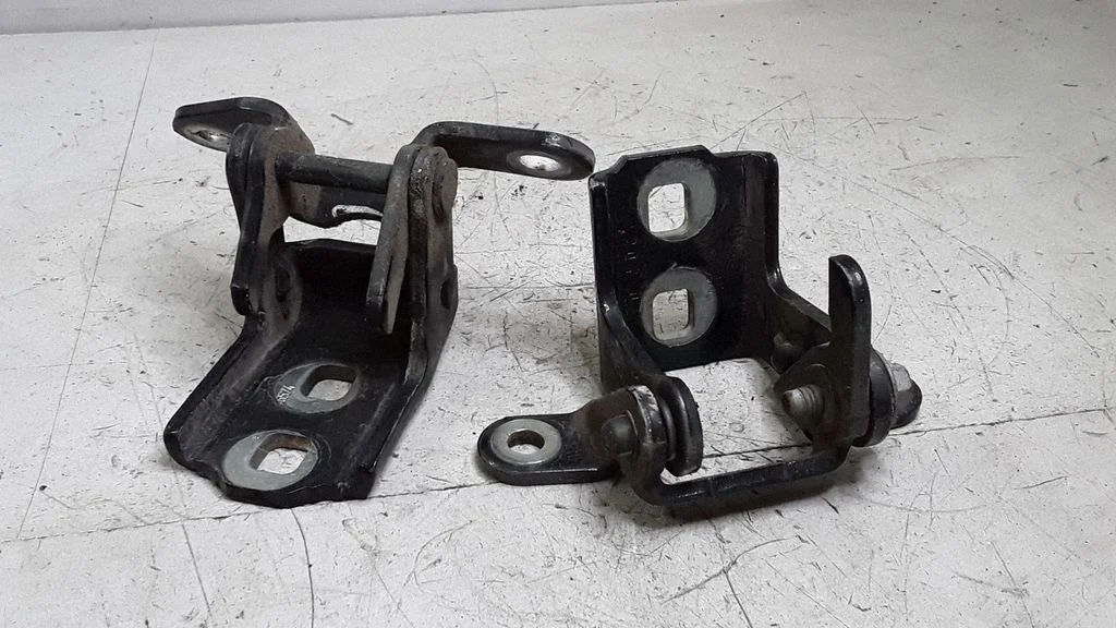 Tagaukse hingede komplekt – Opel Insignia A (2008-2017)