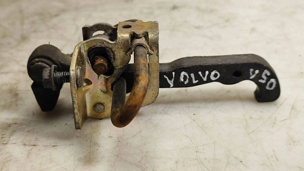 Rear door check strap stopper – Volvo V50 (2004-2007)