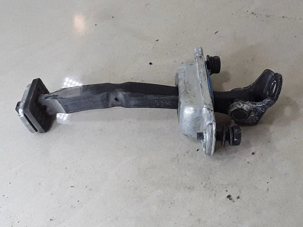 Rear door check strap stopper – Hyundai Santa Fe (2006-2012)