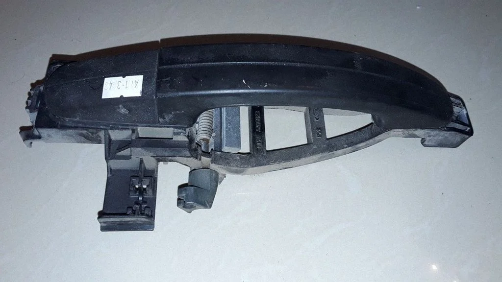 Tagaukse välimine käepide 4M51A266B23