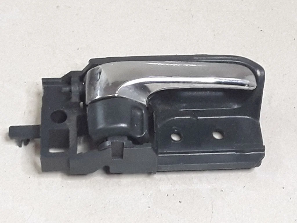 Tagaukse sisemine käepide – Toyota Avensis T250 (2006-2009)