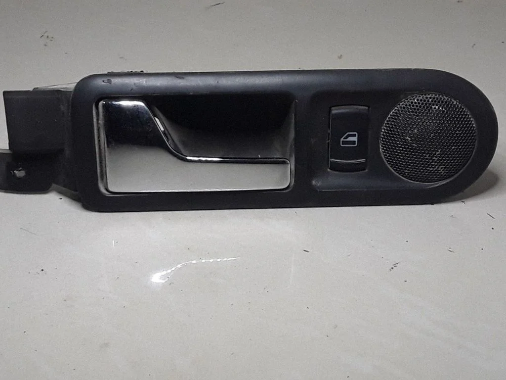 Tagaukse sisemine käepide – Volkswagen Passat B5 (1997-2000)