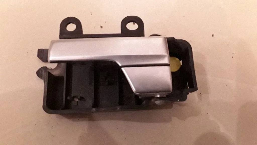Tagaukse sisemine käepide – Ford Focus C-MAX (2003-2010)