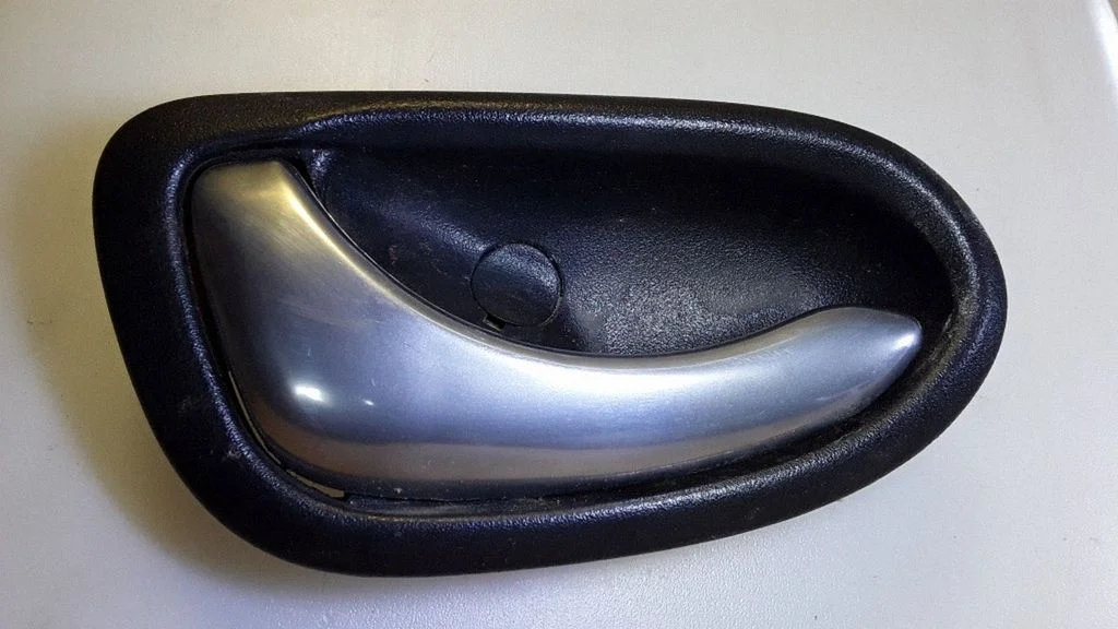 Tagaukse sisemine käepide – Nissan Primera (2002-2007)