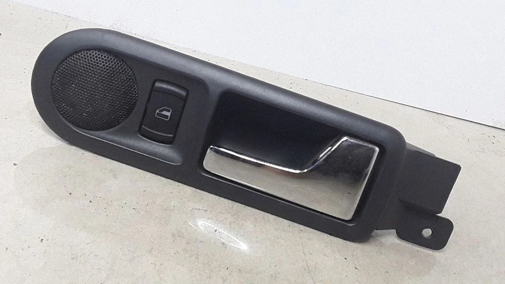 Tagaukse sisemine käepide – Volkswagen Passat B5.5 (2001-2005)