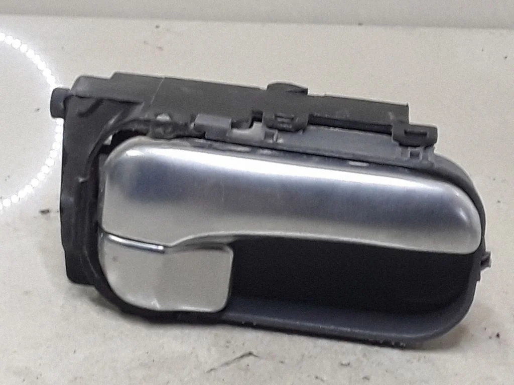 Tagaukse sisemine käepide – Nissan Almera N16 (2000-2010)