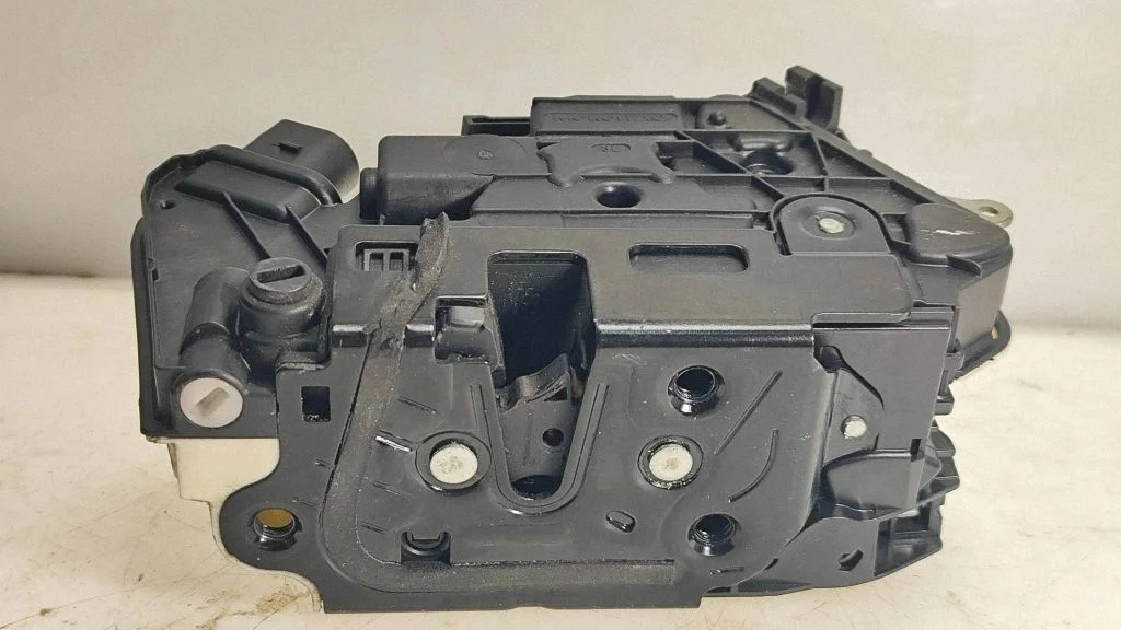 Rear door lock 5N0839015B