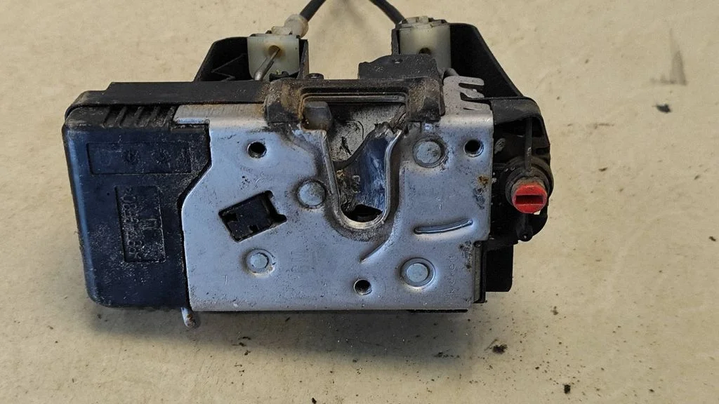 Rear door lock – Opel Vectra C (2002-2005)