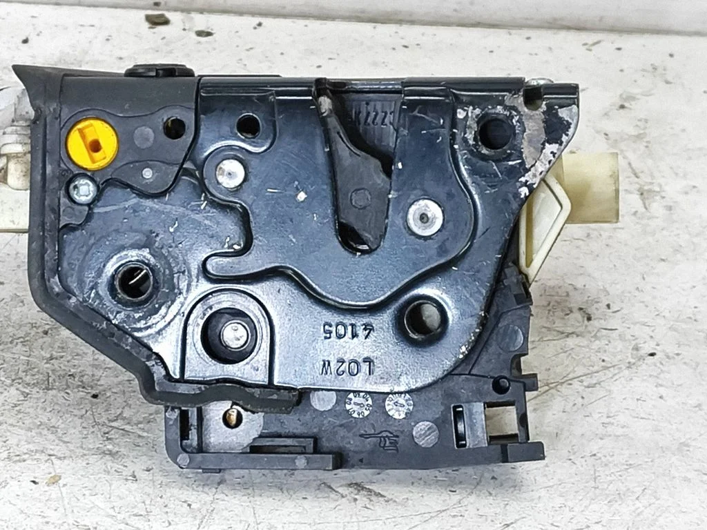 Rear door lock 3C4839015A