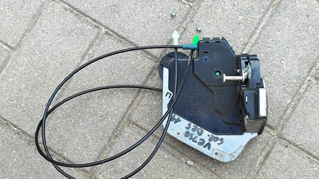 Rear door lock A046693