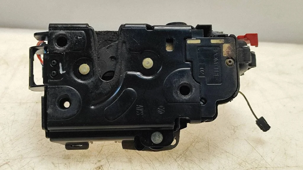 Rear door lock 7L0839016