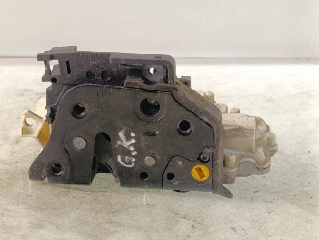 Rear door lock 3C4839015A