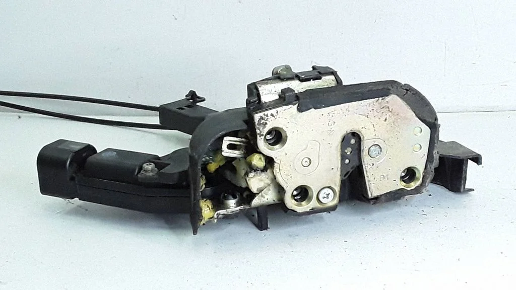 Rear door lock – left