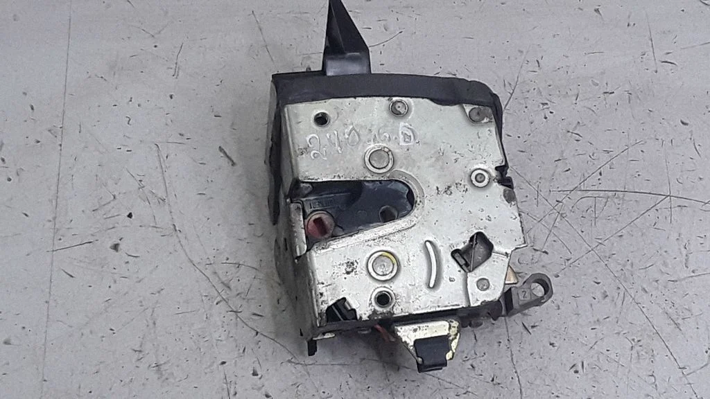 Rear door lock – BMW 7 Series E38 (1993-2001)