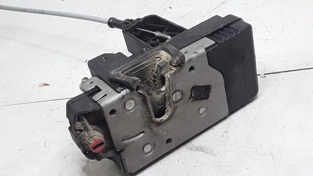 Rear door lock 13154794