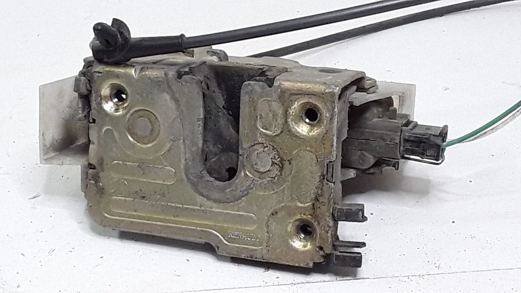 Rear door lock – Renault Megane I (1995-2002)