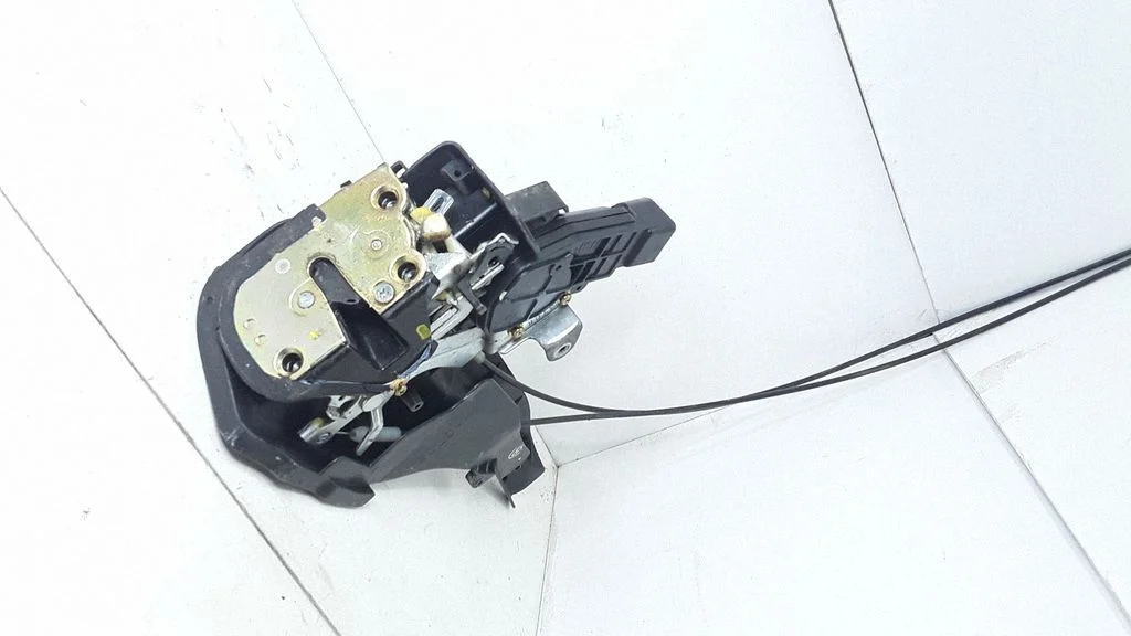 Rear door lock 370R