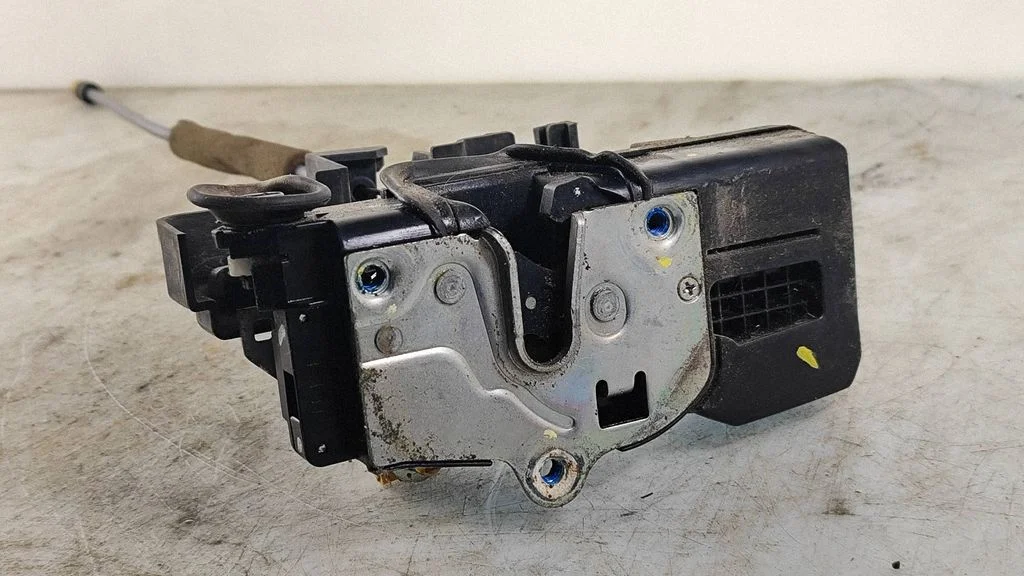 Rear door lock – right