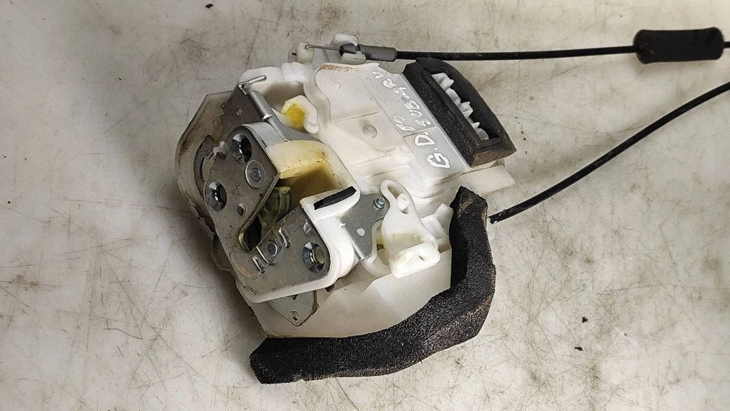Rear door lock – right