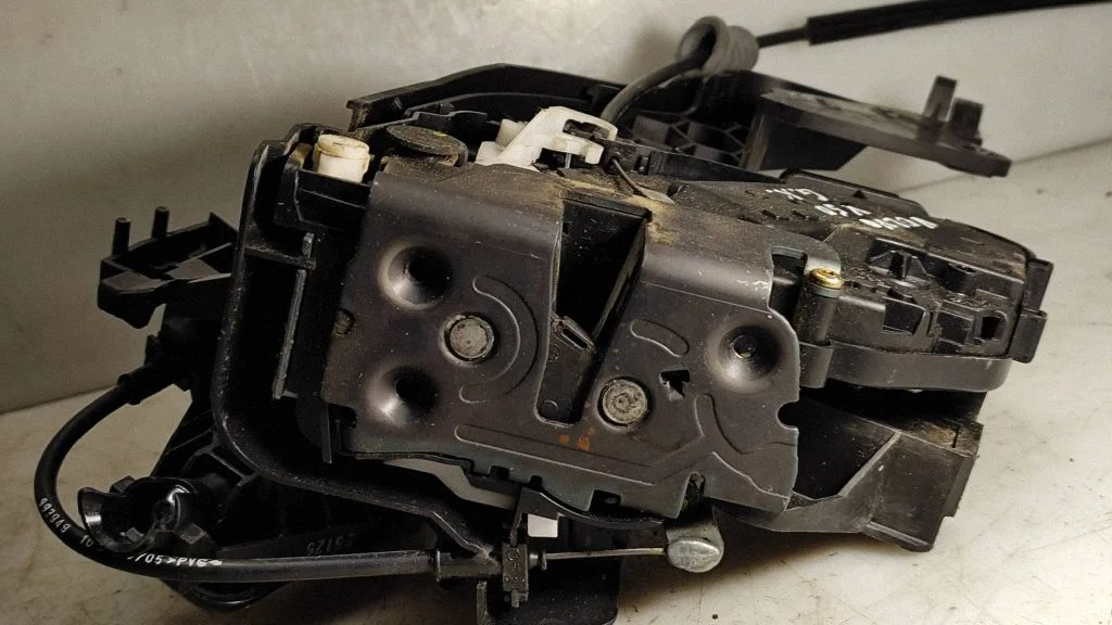 Rear door lock – Volvo V50 (2004-2007)