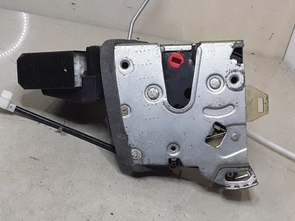 Rear door lock – BMW 5 Series E39 (1996-2003)