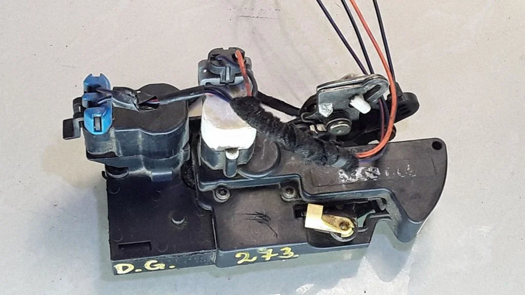 Rear door lock – Opel Frontera B (1998-2004)