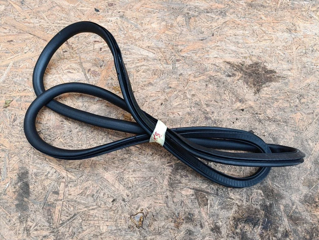 Tagaukse tihend (kere pool) – Audi A4 S4 B7 8E 8H (2005-2008)