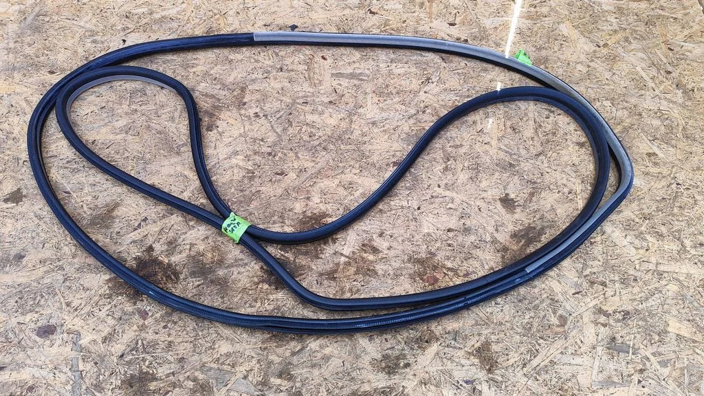 Tagaukse tihend (kere pool) – Opel Vectra C (2002-2005)