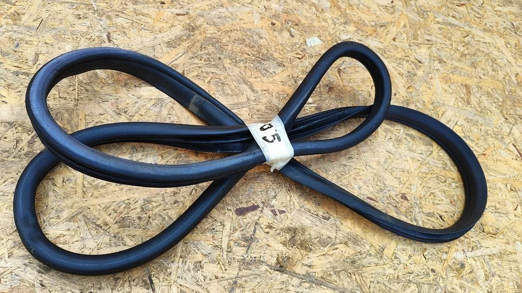 Tagaukse tihend (kere pool) – Mercedes-Benz E-klass W212 (2009-2016)