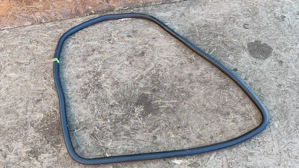 Tagaukse tihend (kere pool) – Opel Insignia A (2008-2017)