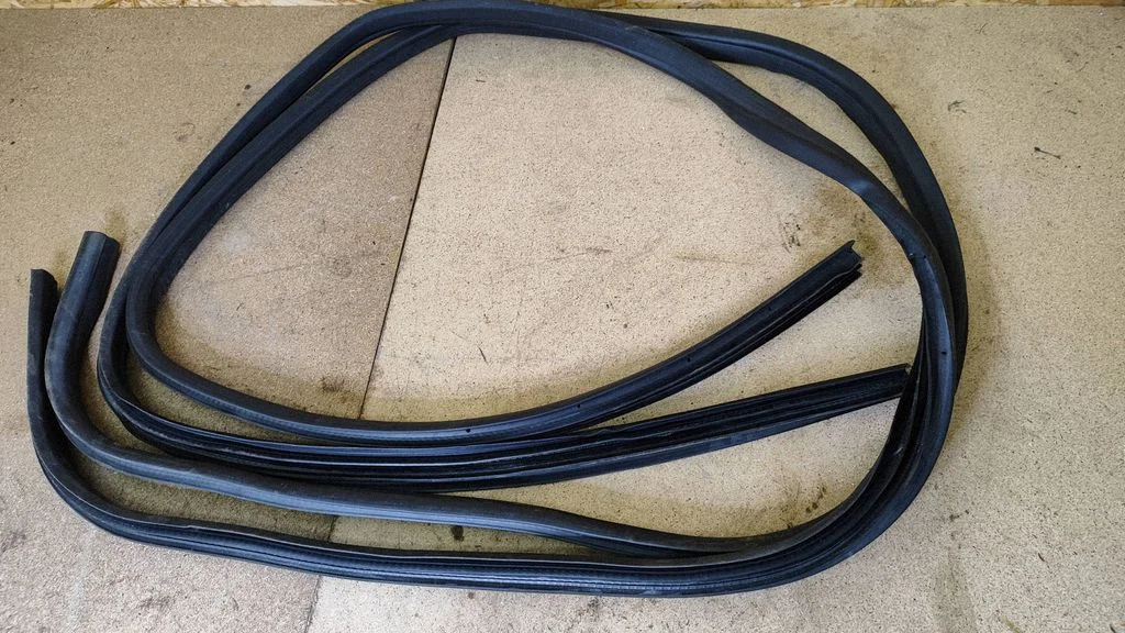 Tagaukse tihend (kere pool) – Ford Mondeo MK IV (2007-2014)