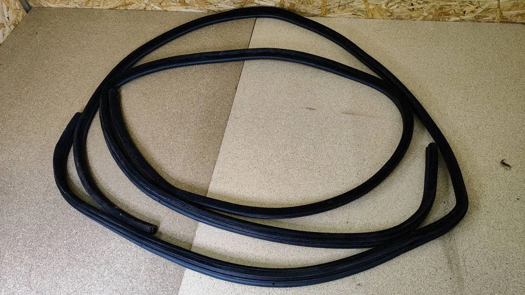 Tagaukse tihend (kere pool) – BMW 3-seeria E90 E91 (2005-2012)