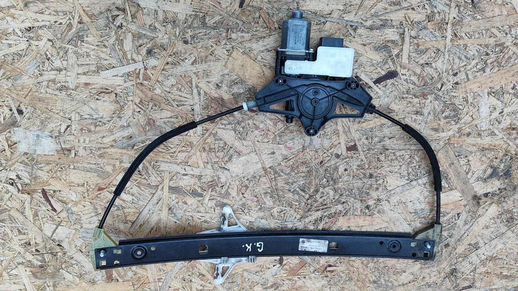 Rear door window regulator with motor 5E0839461