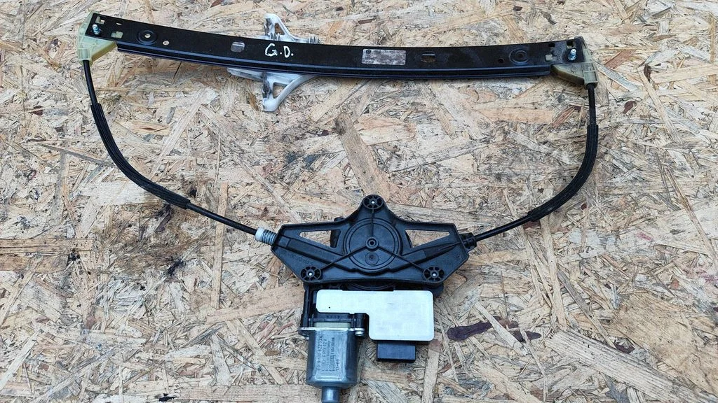 Rear door window regulator with motor 5E0839462