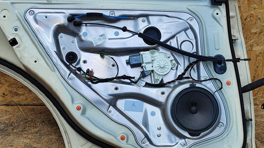 Tagaukse elektriline aknatõstuk mootoriga – Mercedes-Benz E-klass W212 (2009-2016)