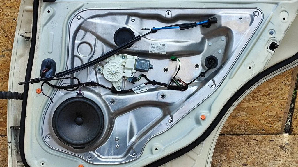 Tagaukse elektriline aknatõstuk mootoriga – Mercedes-Benz E-klass W212 (2009-2016)