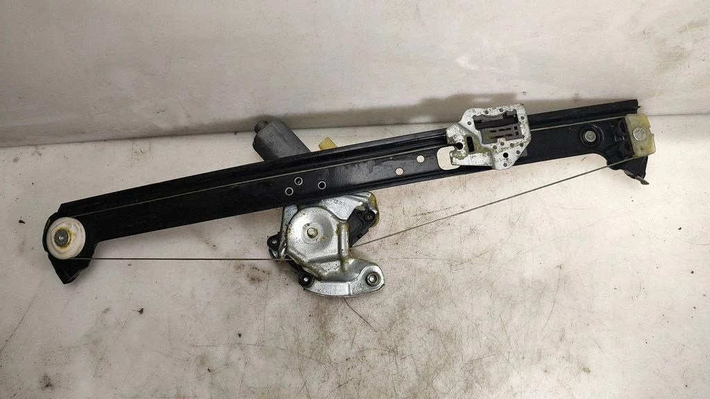 Rear door window regulator with motor – BMW X5 E53 (1999-2006)