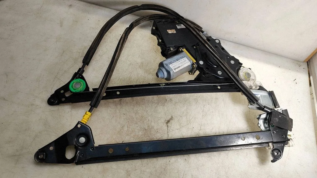 Rear door window regulator with motor – Volkswagen Sharan (2001-2010)