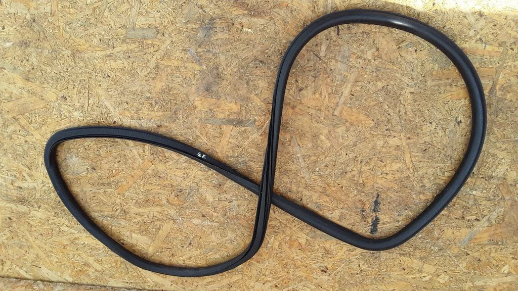 Tagaukse tihend (kere pool) – Opel Insignia A (2008-2017)